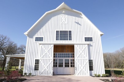 Modern Barn Wedding Venue | The White Sparrow