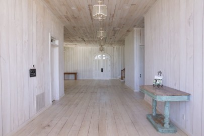 Dallas Barn Wedding Venue | Inside The White Sparrow Barn
